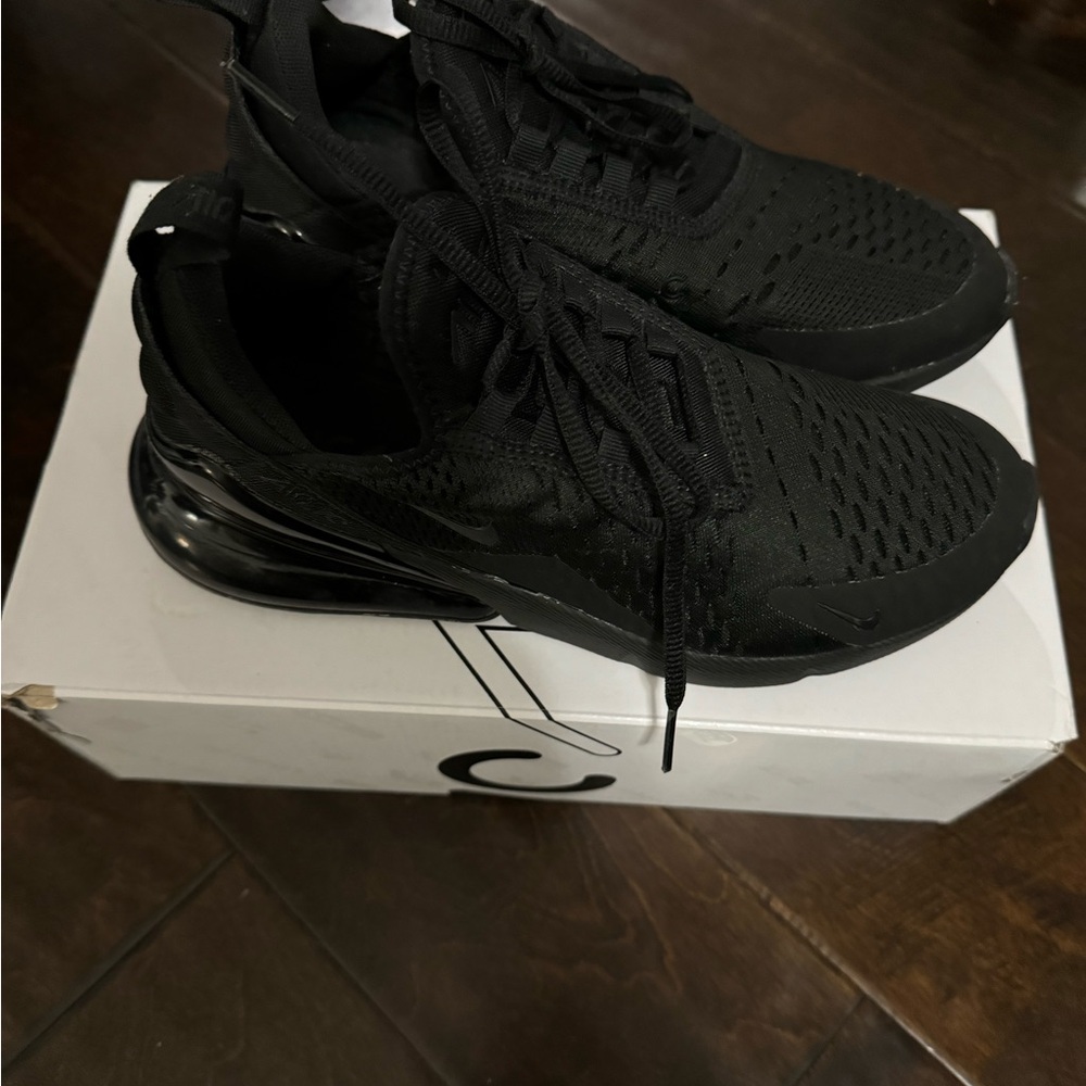 Nike women’ Air Max 270 Black Size 7.5